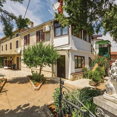 With A Parking Space Novigrad - 14408 Apartament